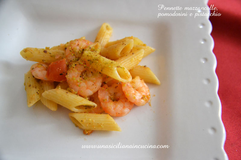 penne-mazzancolle-pistacchio-e-pomorodini-pachino