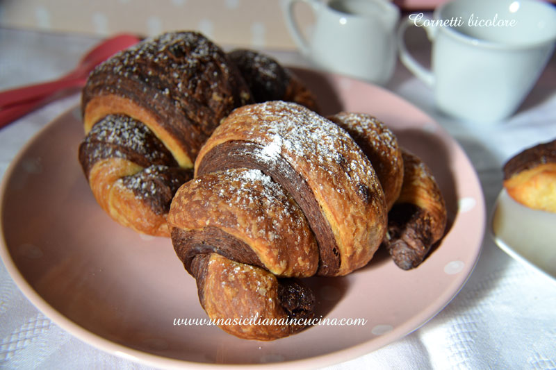 Cornetti bicolore Cornetti bicolore