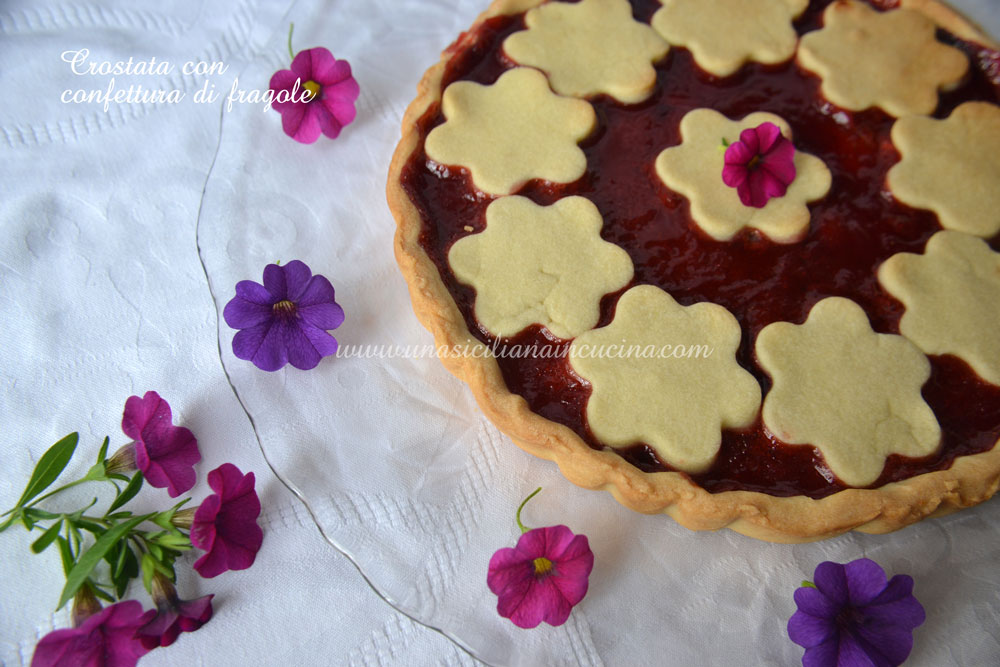 Crostata-con-confettura-di-fragole
