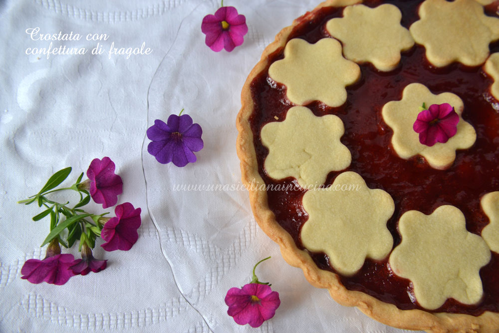 Crostata-con-confettura-di-fragole
