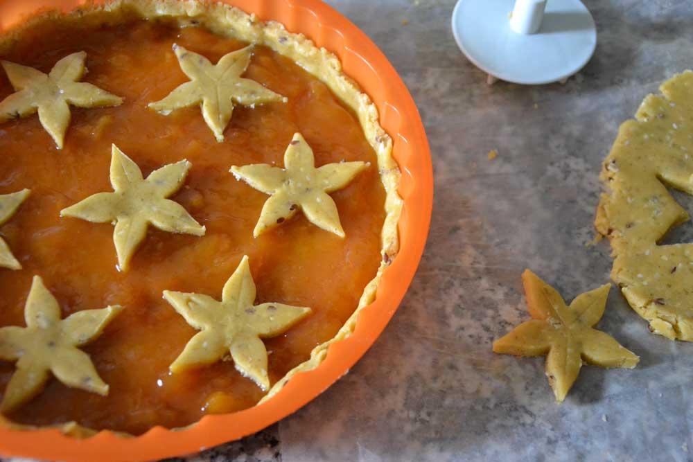 crostata-senza-zucchero-cereali-e-confettura-albicocche