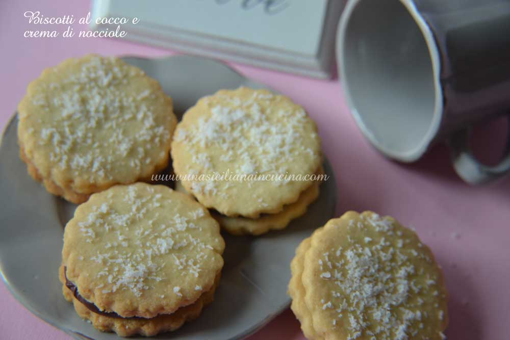 biscotti-al-cocco-e-crema-di-nocciole