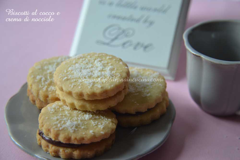 biscotti-al-cocco-e-crema-di-nocciole