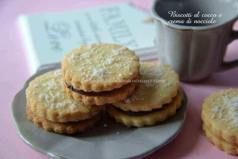 biscotti-al-cocco-e-crema-di-nocciole