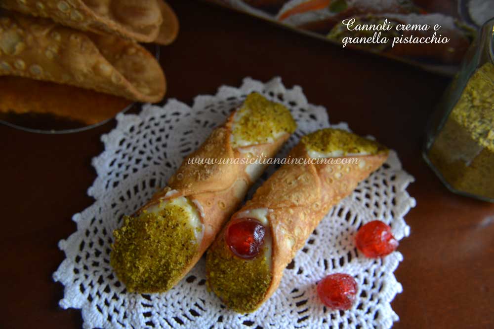 cannoli-crema-e-granella-pistacchio