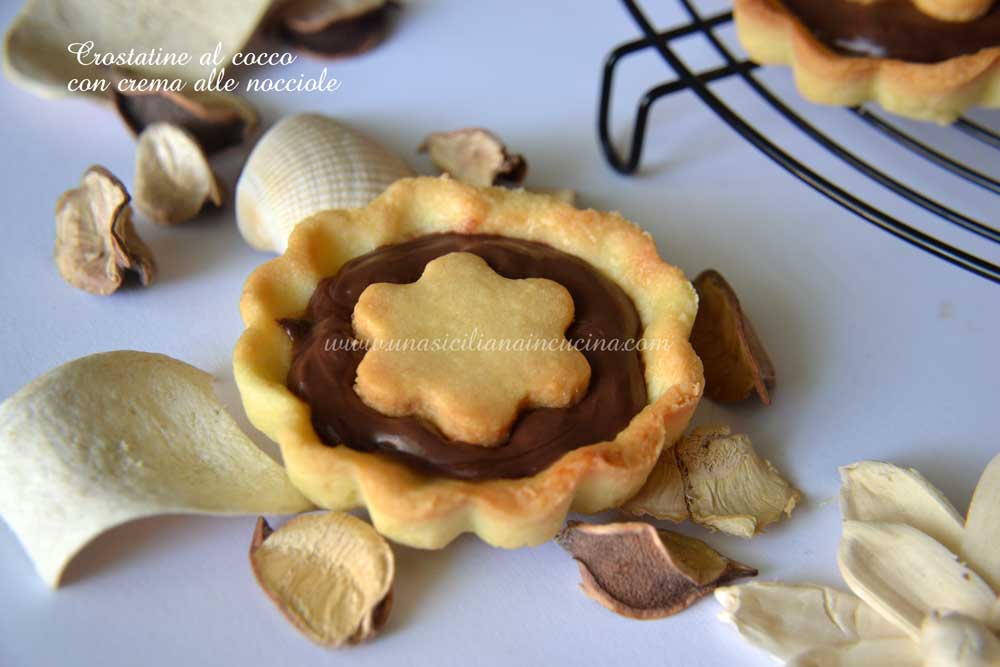 crema-nocciole crostatine-al-cocco-con-crema-alle-nocciole