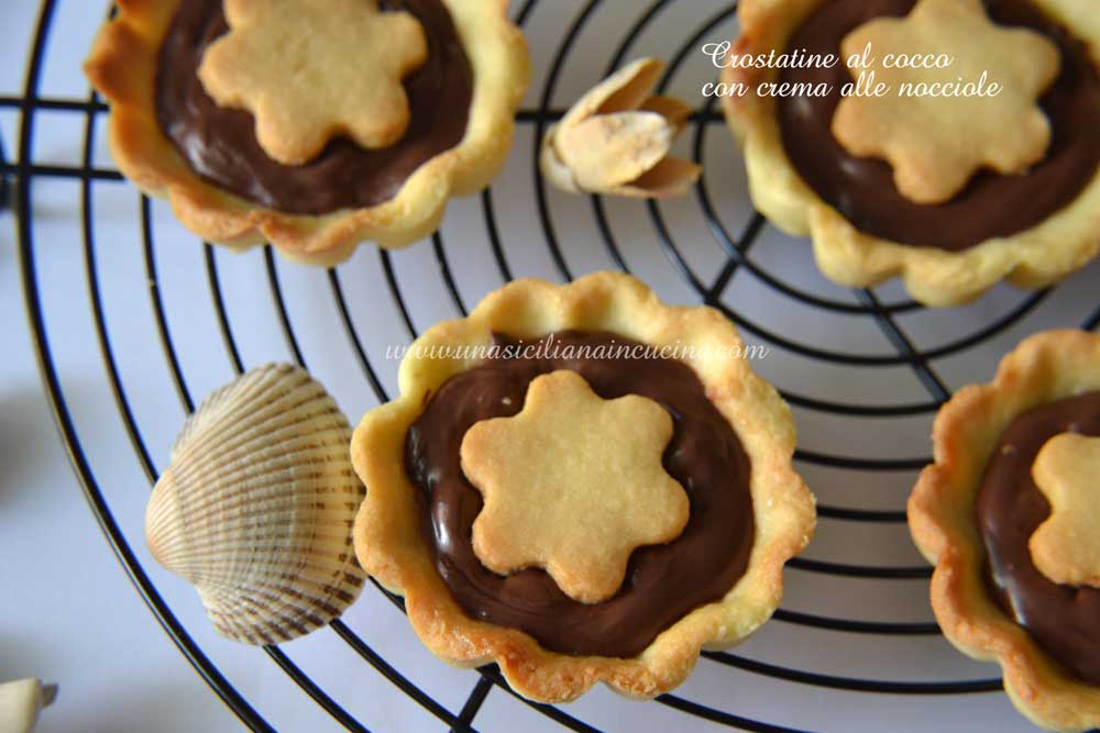 crostatine-al-cocco-con-crema-alle-nocciole crostatine-al-cocco-con-crema-alle-nocciole