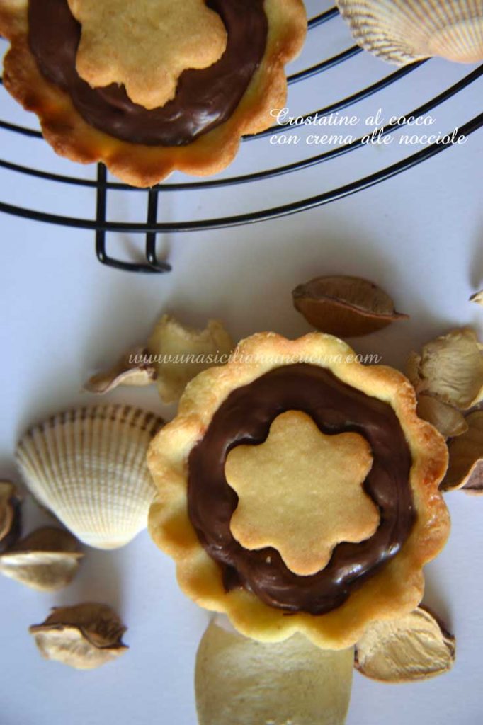 crostatine-al-cocco-con-crema-alle-nocciole