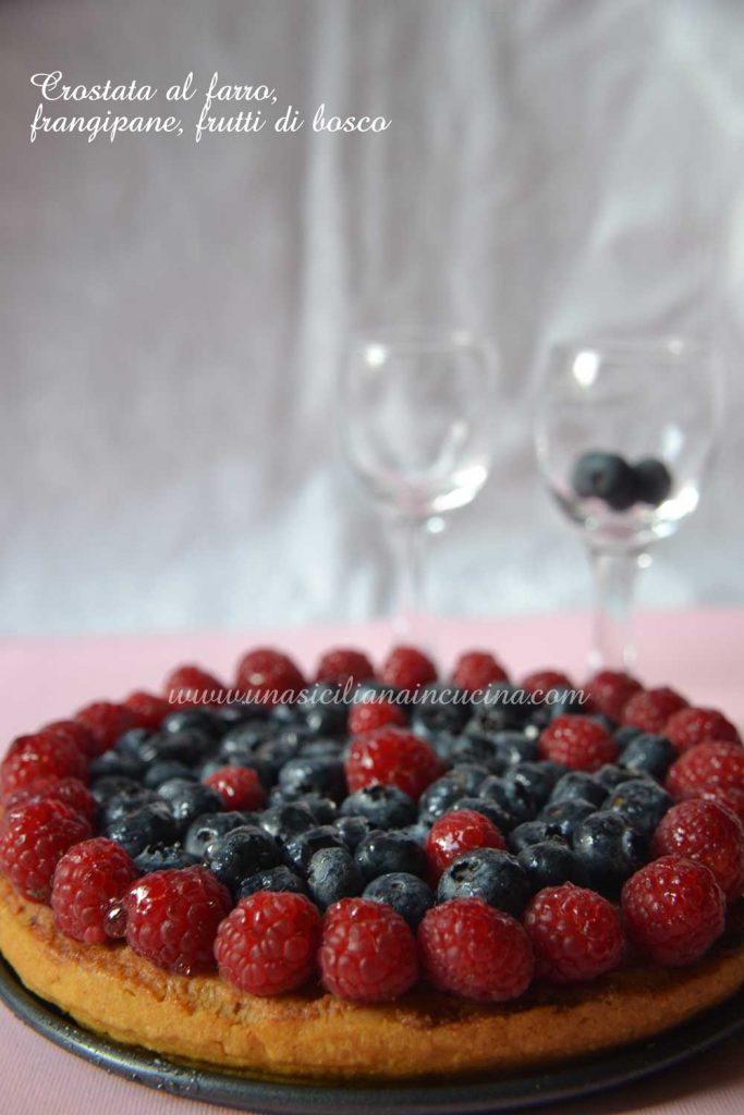 crostata-al-farro-frangipane-frutti-di-bosco