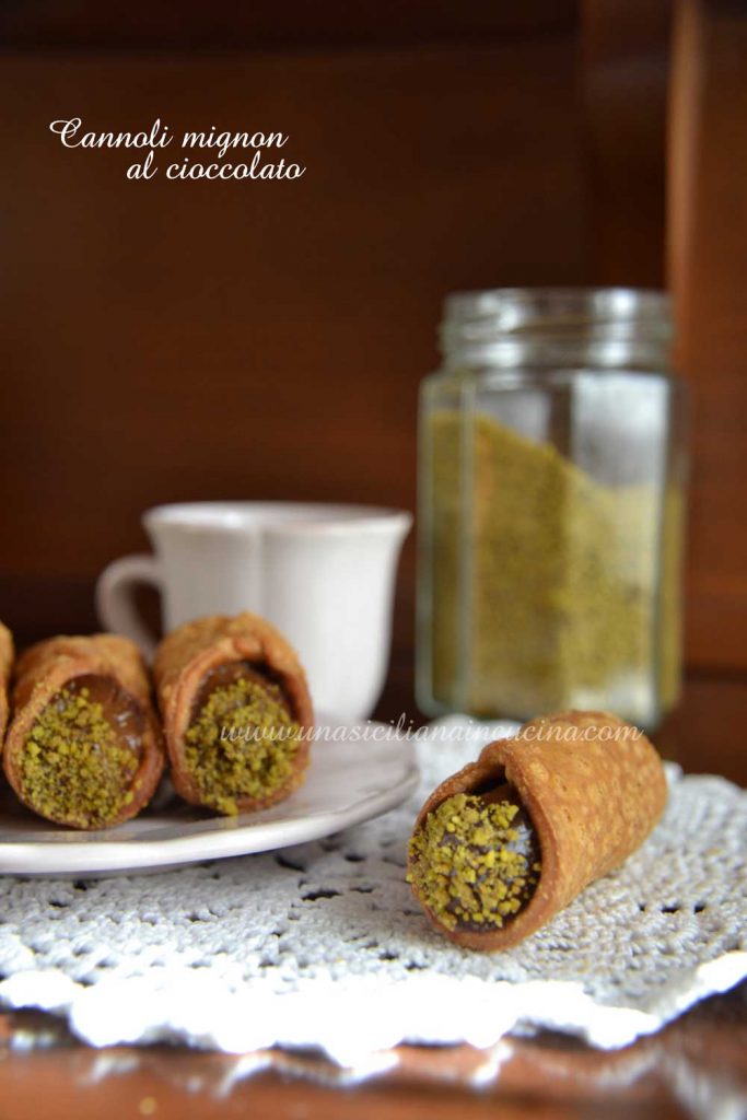 Cannoli mignon al cioccolato