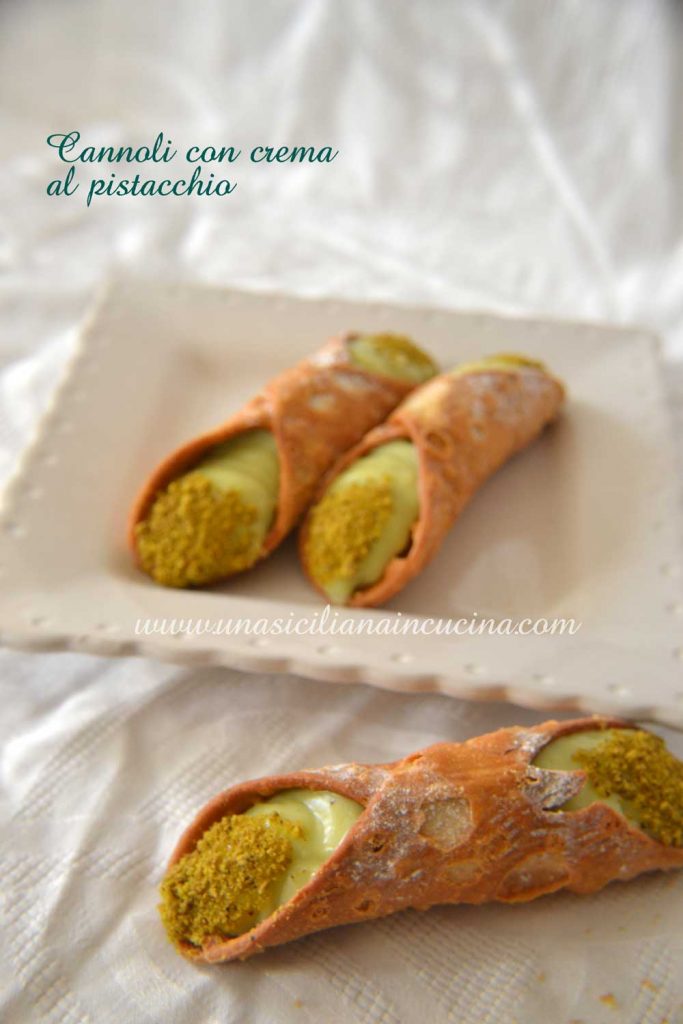 Cannoli-con-crema-pistacchio