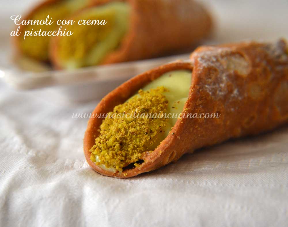 Cannoli-con-crema-pistacchio