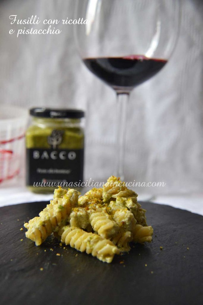 Fusilli-con-ricotta-e-pistacchio