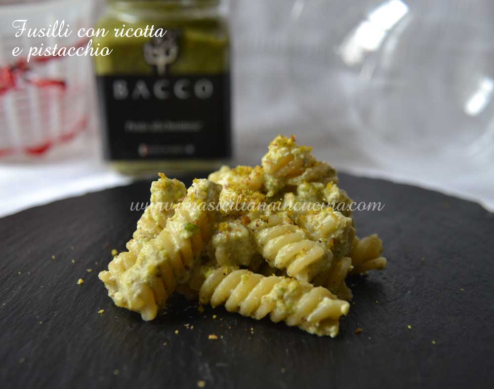 Fusilli-con-ricotta-e-pistacchio