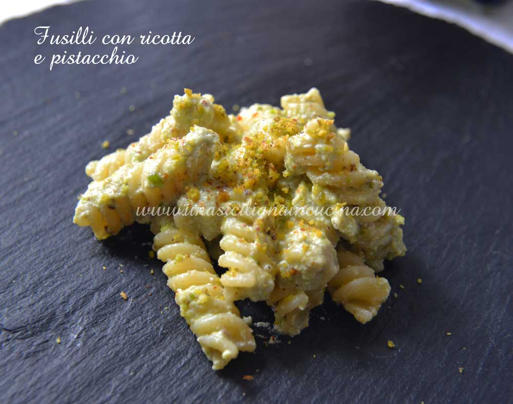 Fusilli-con-ricotta-e-pistacchio
