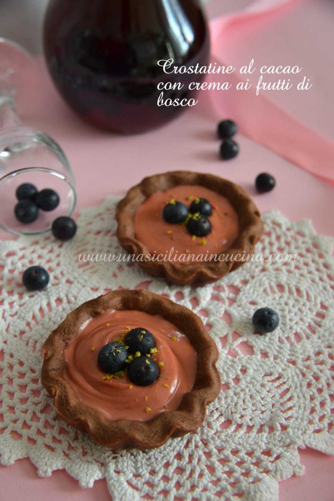 crostatine-al-cacao-con-crema-ai-frutti di bosco