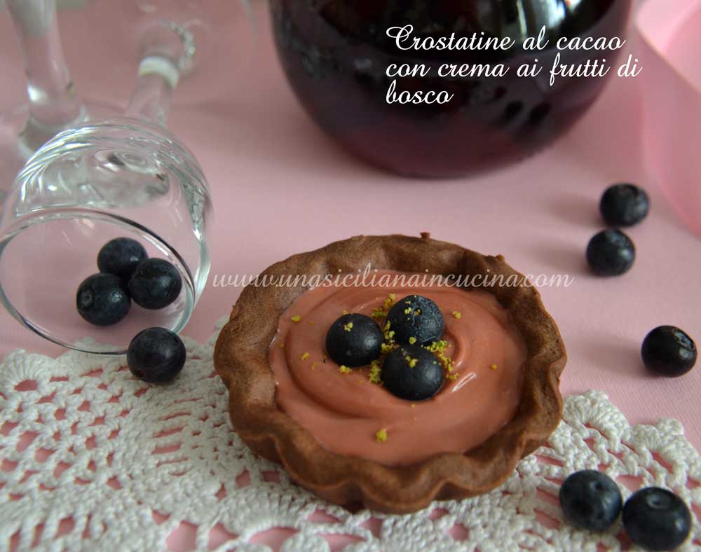 crostatine-al-cacao-con-crema-ai-frutti di bosco crostatine-al-cacao-con-crema-ai-frutti di bosco