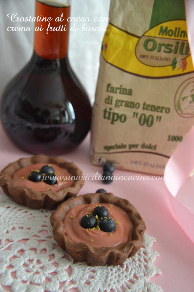 crostatine-al-cacao-con-crema-ai-frutti di bosco crostatine-al-cacao-con-crema-ai-frutti di bosco