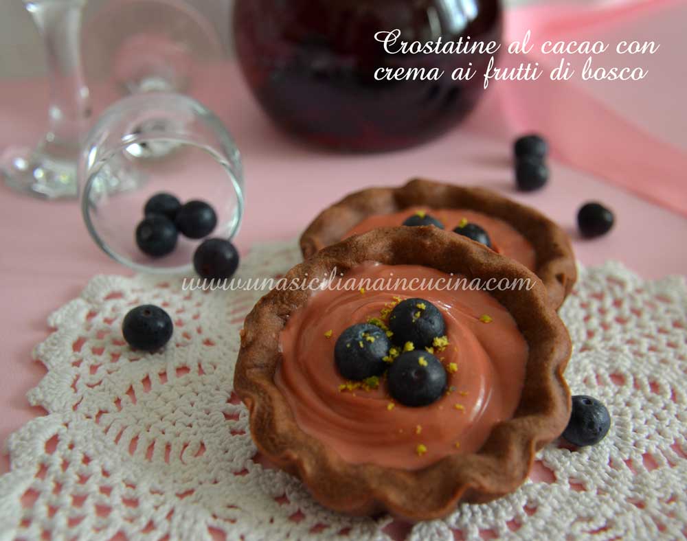 crostatine-al-cacao-con-crema-ai-frutti di bosco crostatine-al-cacao-con-crema-ai-frutti di bosco