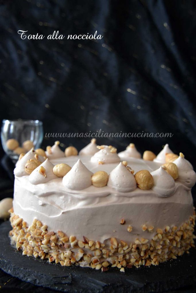 torta cremosa alle nocciole 