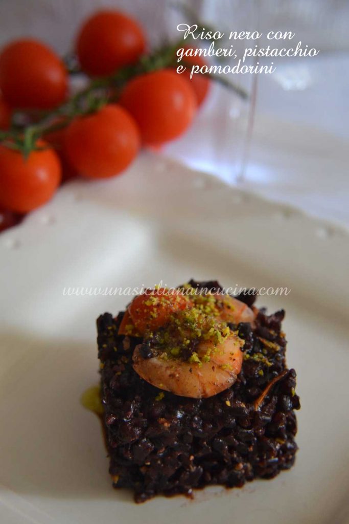 Riso nero gamberi pistacchio pomodorini