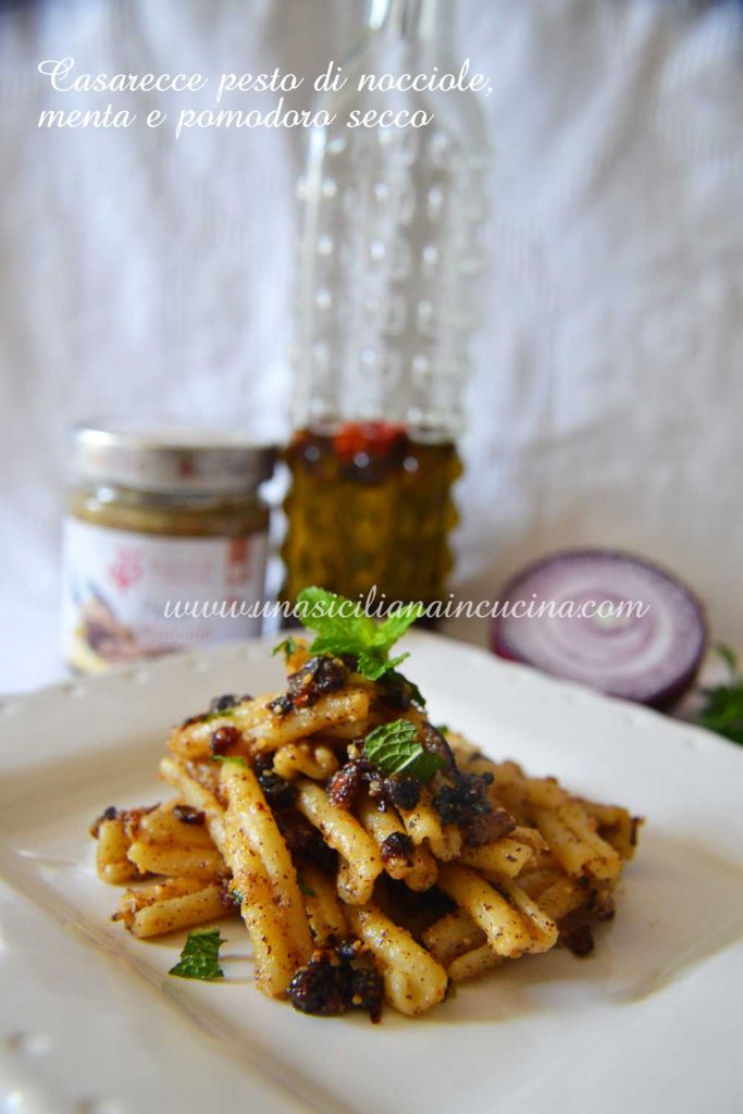 Casarecce pesto nocciole menta pomodoro secco