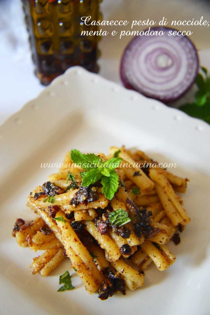 Casarecce pesto nocciole menta pomodoro secco