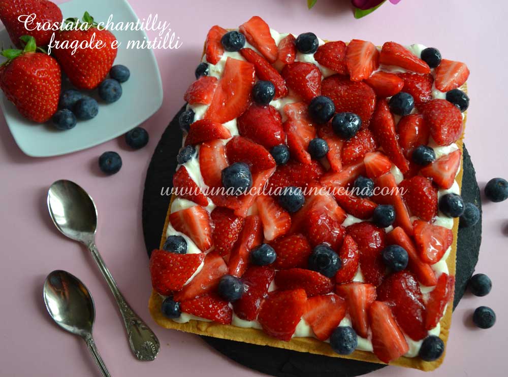 Crostata chantilly fragole e mirtilli Crostata chantilly fragole e mirtilli