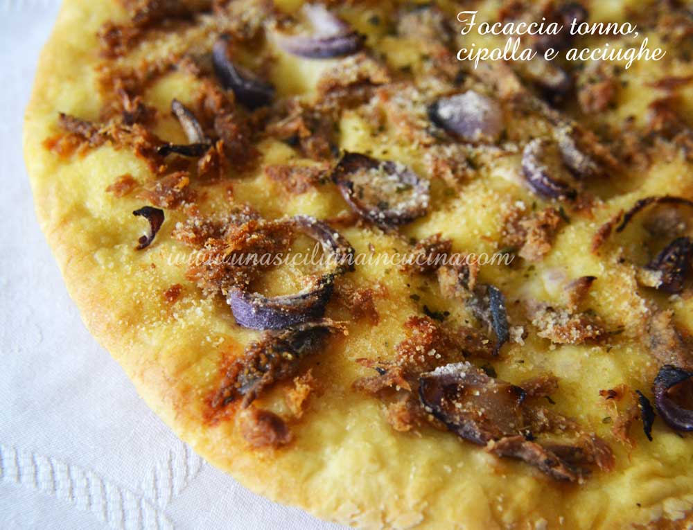 Focaccia tonno cipolla acciughe Focaccia tonno cipolla acciughe
