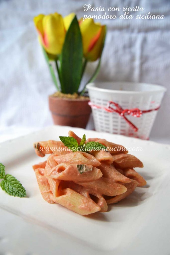 Pasta ricotta pomodoro alla siciliana