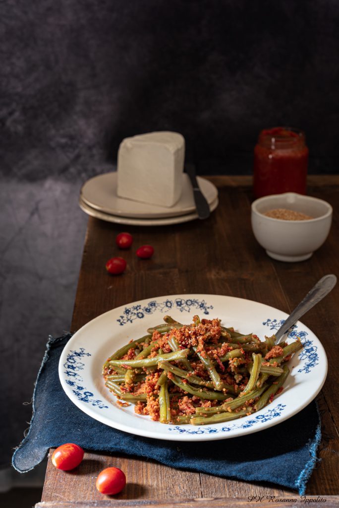 Fagiolini con pomodoro e muddica