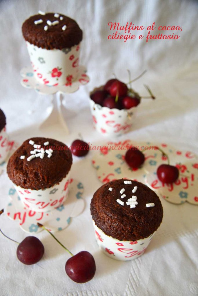 Muffins cacao ciliegie e fruttosio Muffins cacao ciliegie e fruttosio