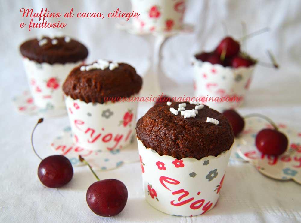 Muffins cacao ciliegie e fruttosio Muffins cacao ciliegie e fruttosio