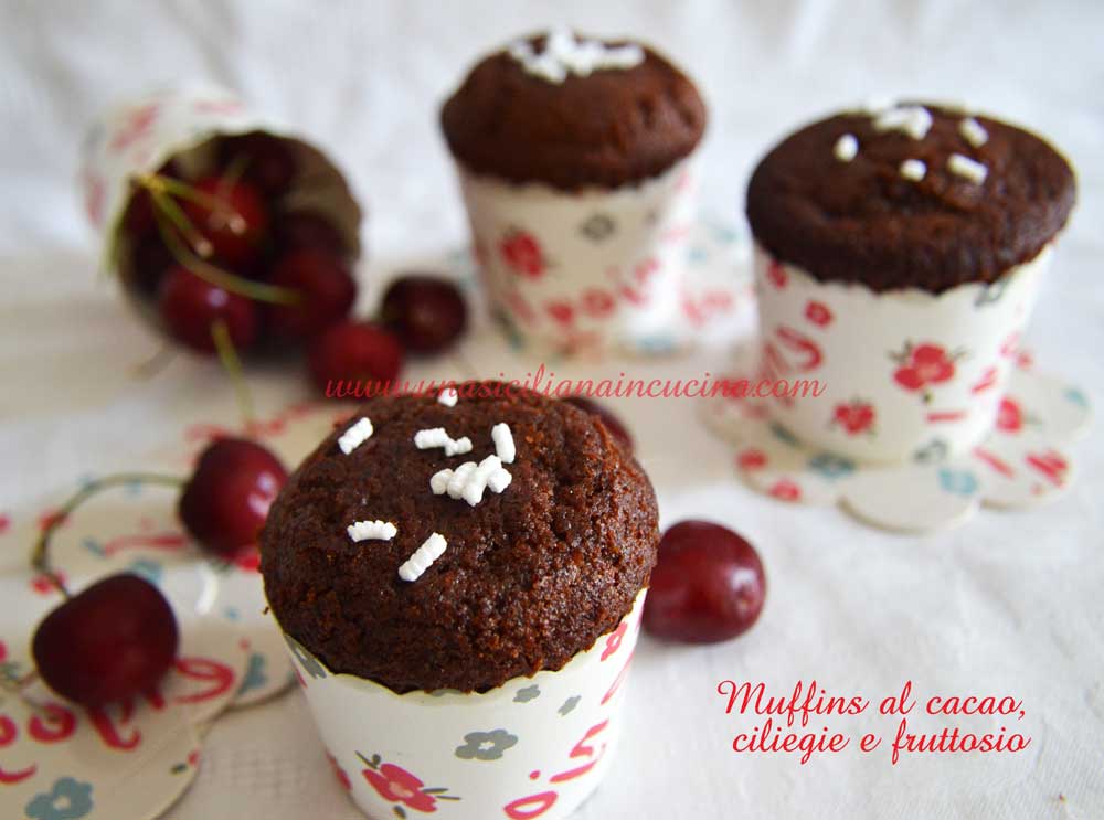 Muffins cacao ciliegie e fruttosio Muffins cacao ciliegie e fruttosio