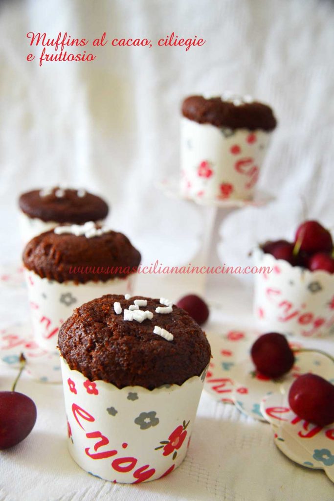 Muffins cacao ciliegie e fruttosio Muffins cacao ciliegie e fruttosio