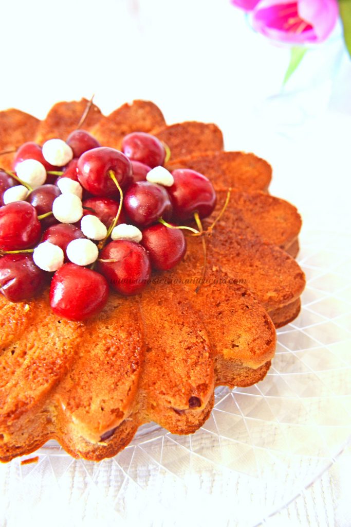 Torta di ciliegie e yogurt golosa