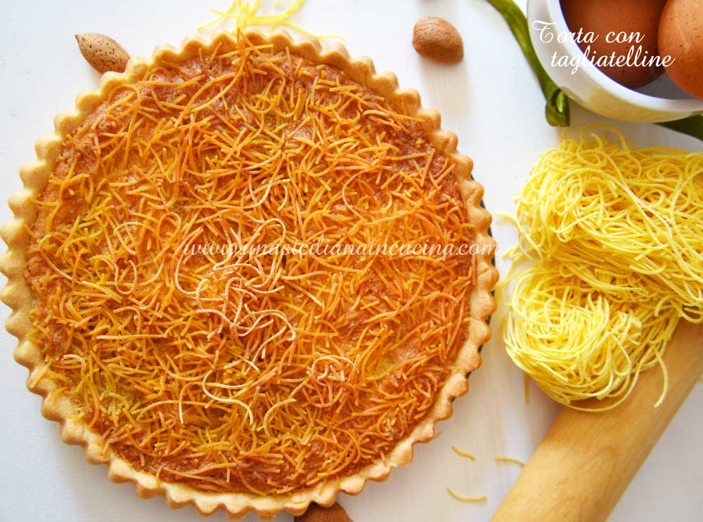 Torta con tagliatelline