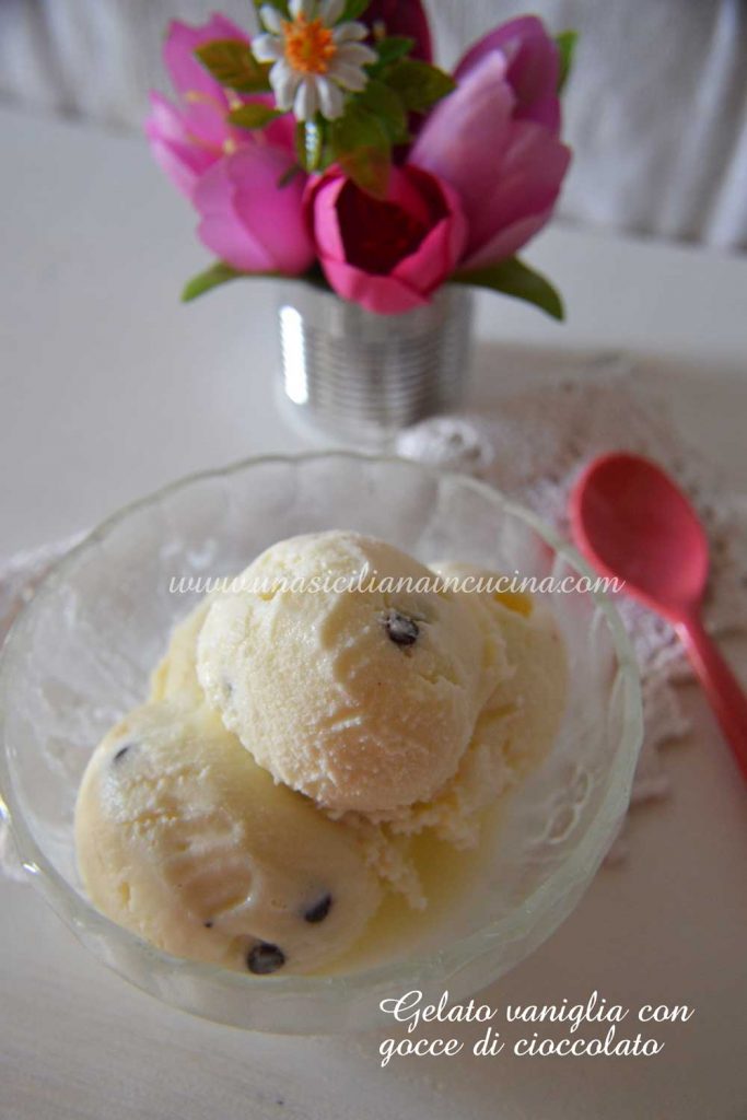 Gelato vaniglia con gocce di cioccolato