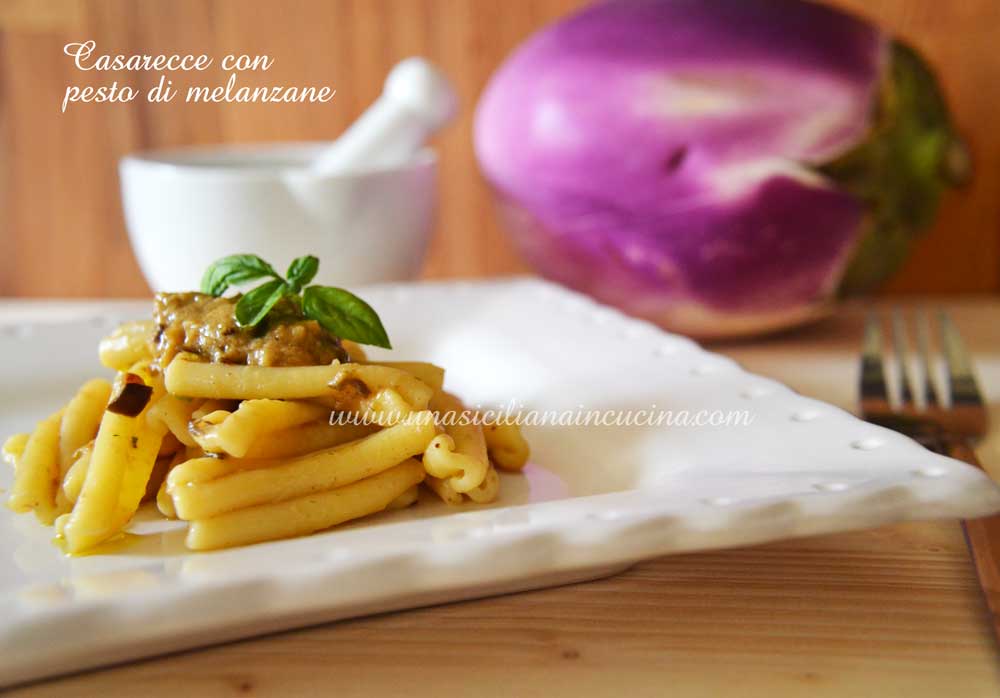 Casarecce con pesto di melanzane Casarecce con pesto di melanzane