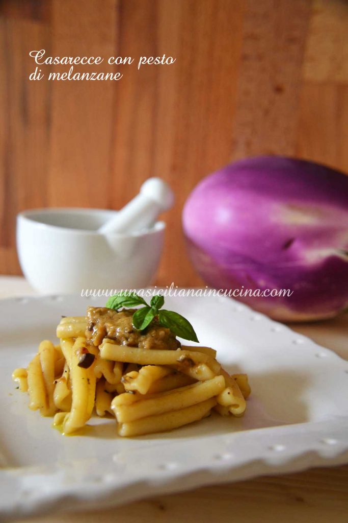 Casarecce con pesto di melanzane Casarecce con pesto di melanzane