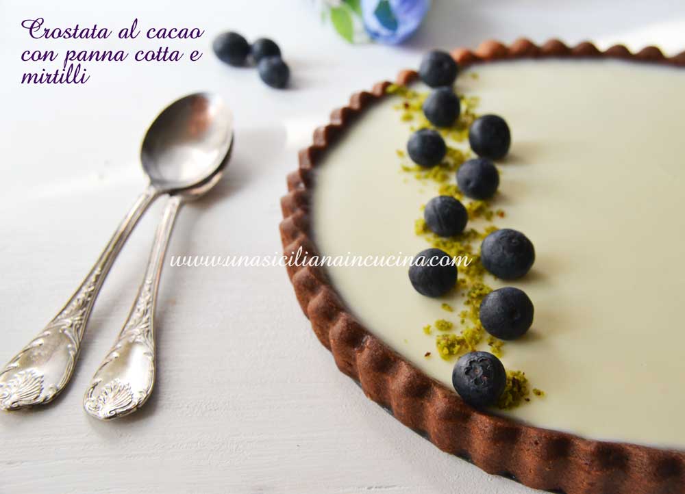 Crostata al cacao panna cotta e mirtilli