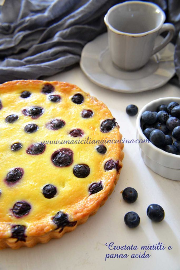 Crostata mirtilli e crema con panna acida
