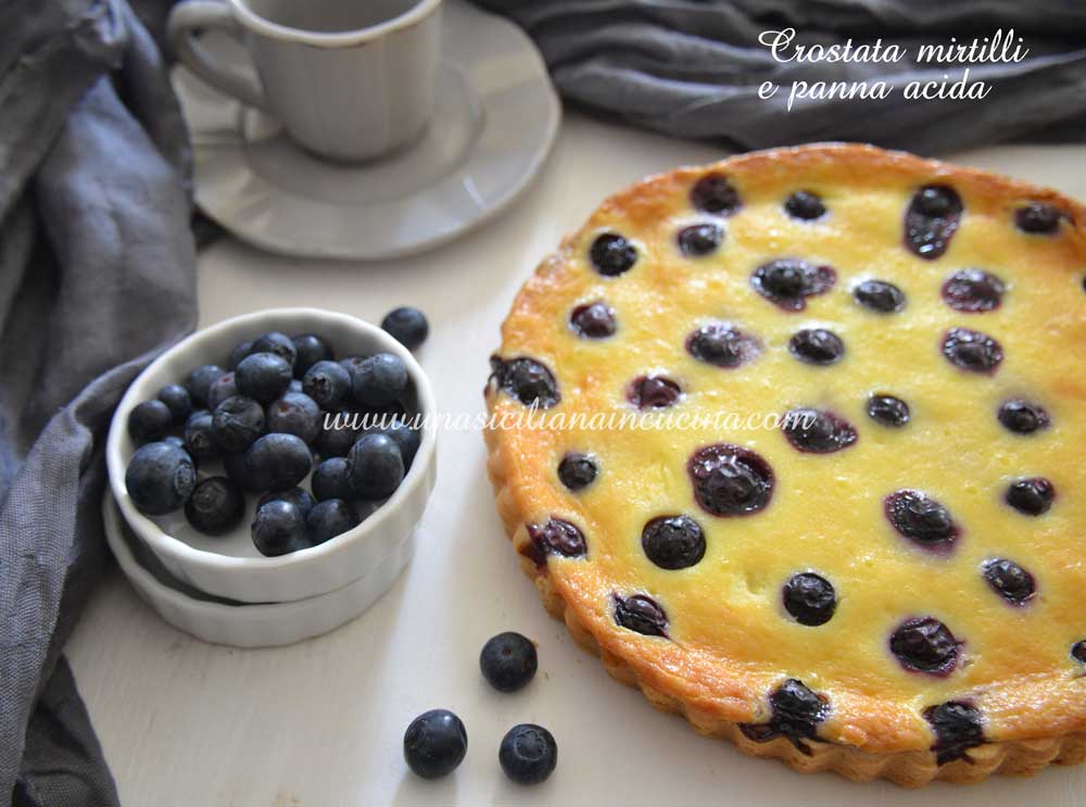 Crostata mirtilli e crema con panna acida
