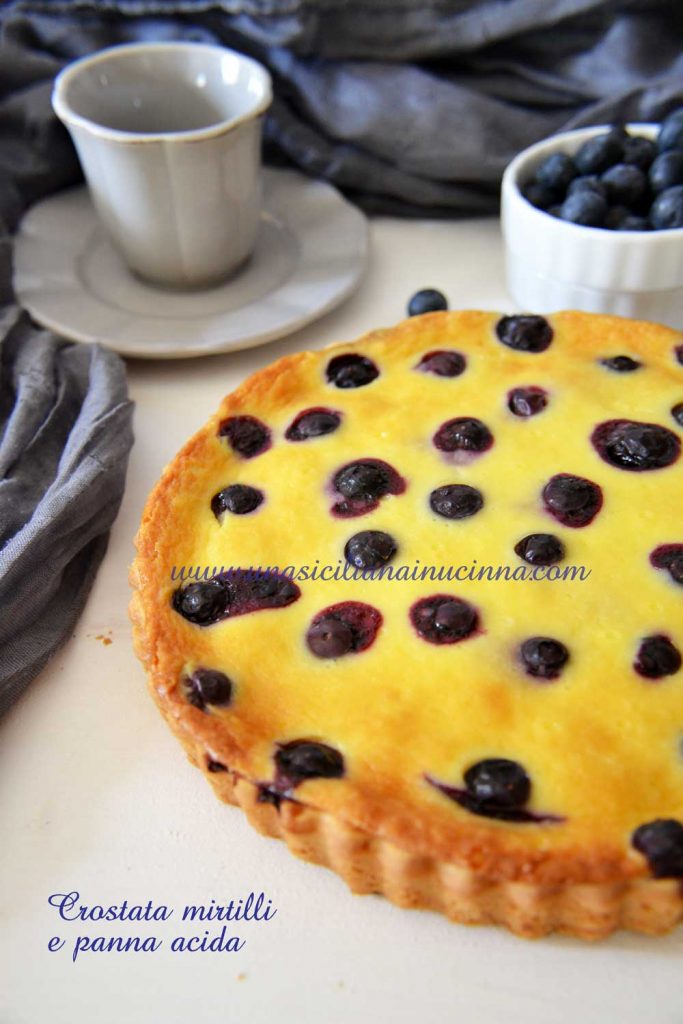 Crostata mirtilli e crema con panna acida