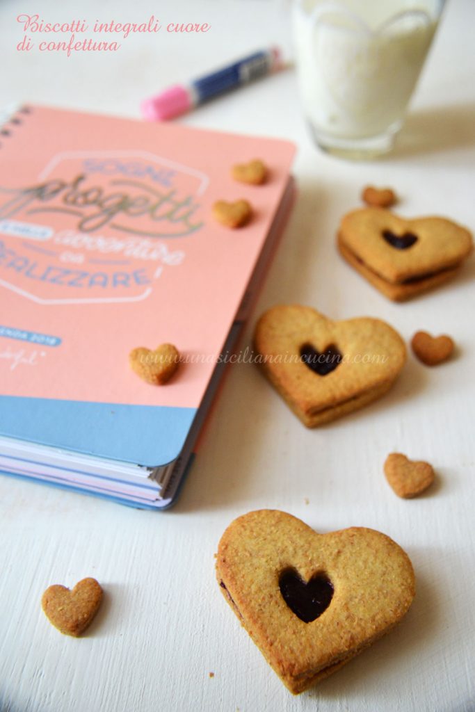 Biscotti integrali cuore di confettura