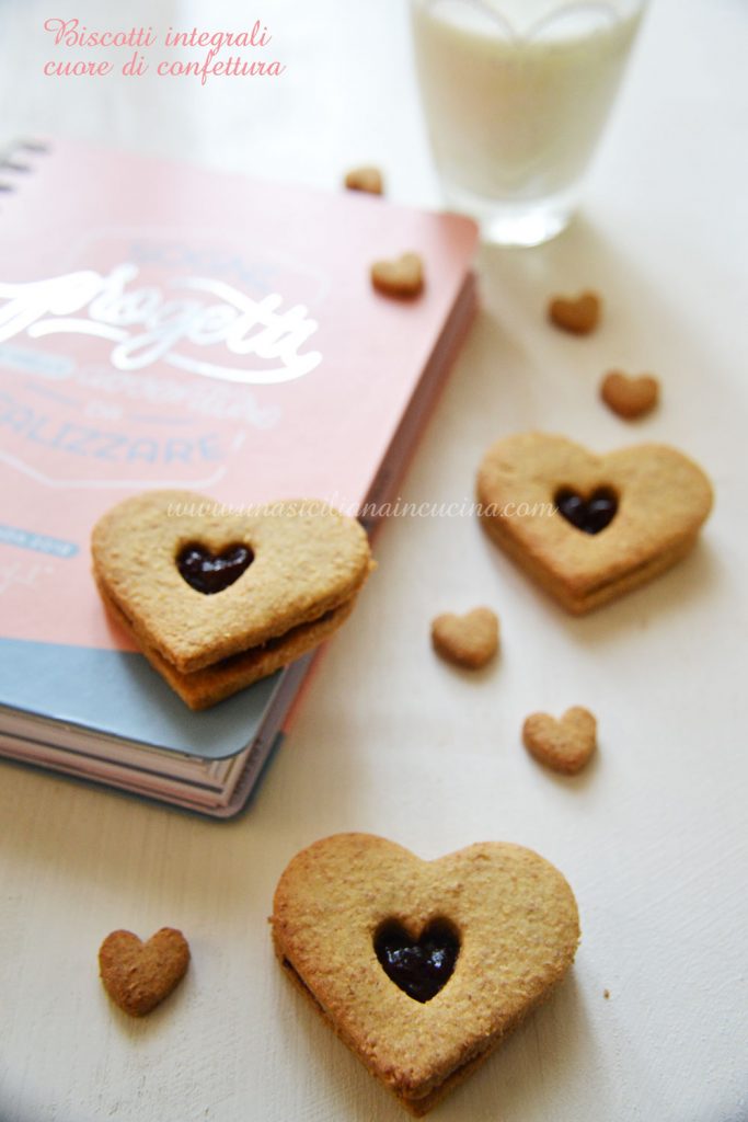 Biscotti integrali cuore di confettura