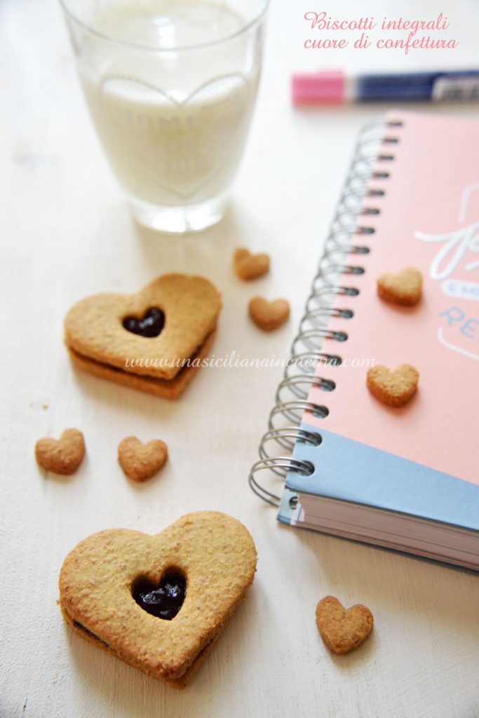 Biscotti integrali cuore di confettura