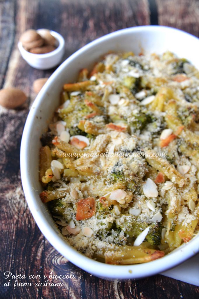 Pasta con i broccoli al forno siciliana
