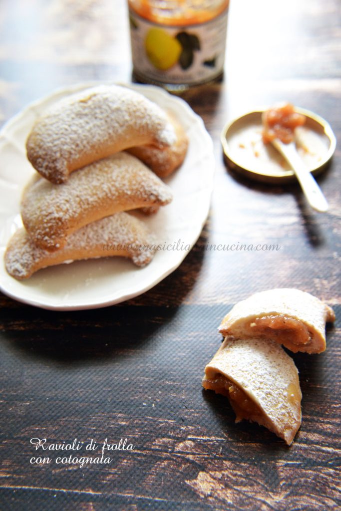 Ravioli dolci di frolla con cotognata