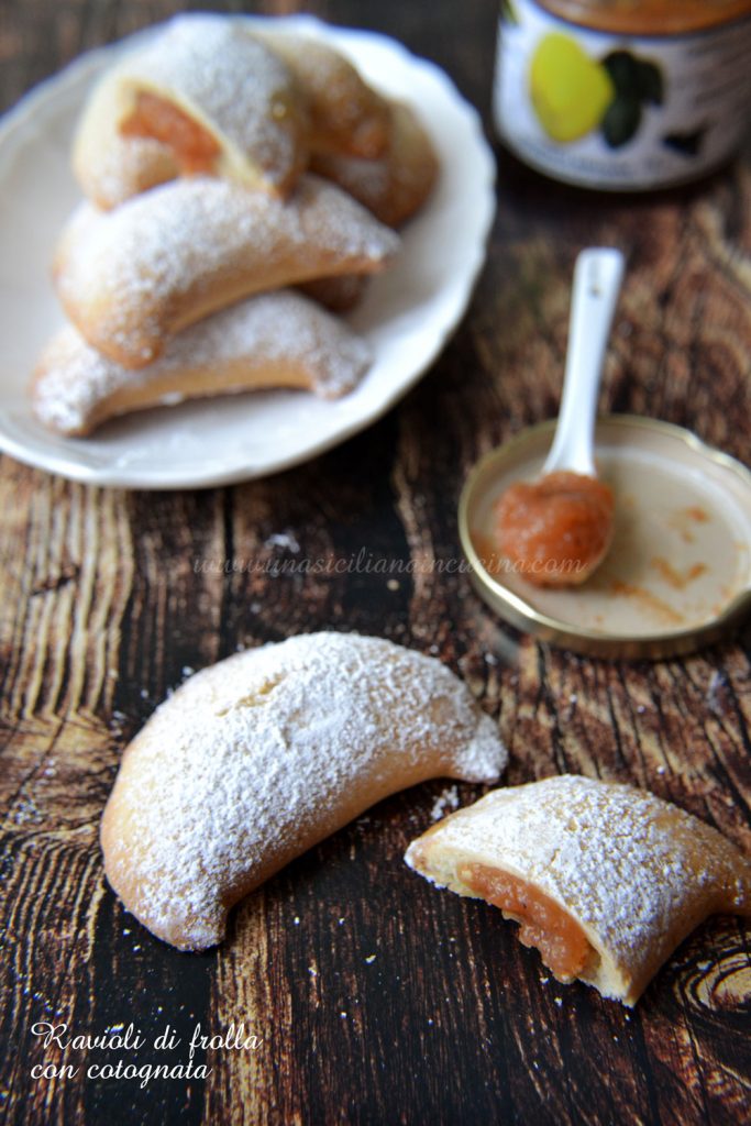 Ravioli dolci di frolla con cotognata